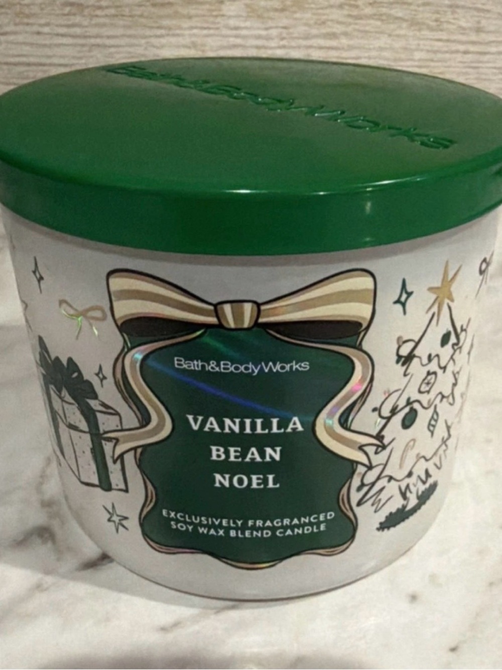 Bath & Body Works Vanilla Bean Noel Green and White Holiday Candle